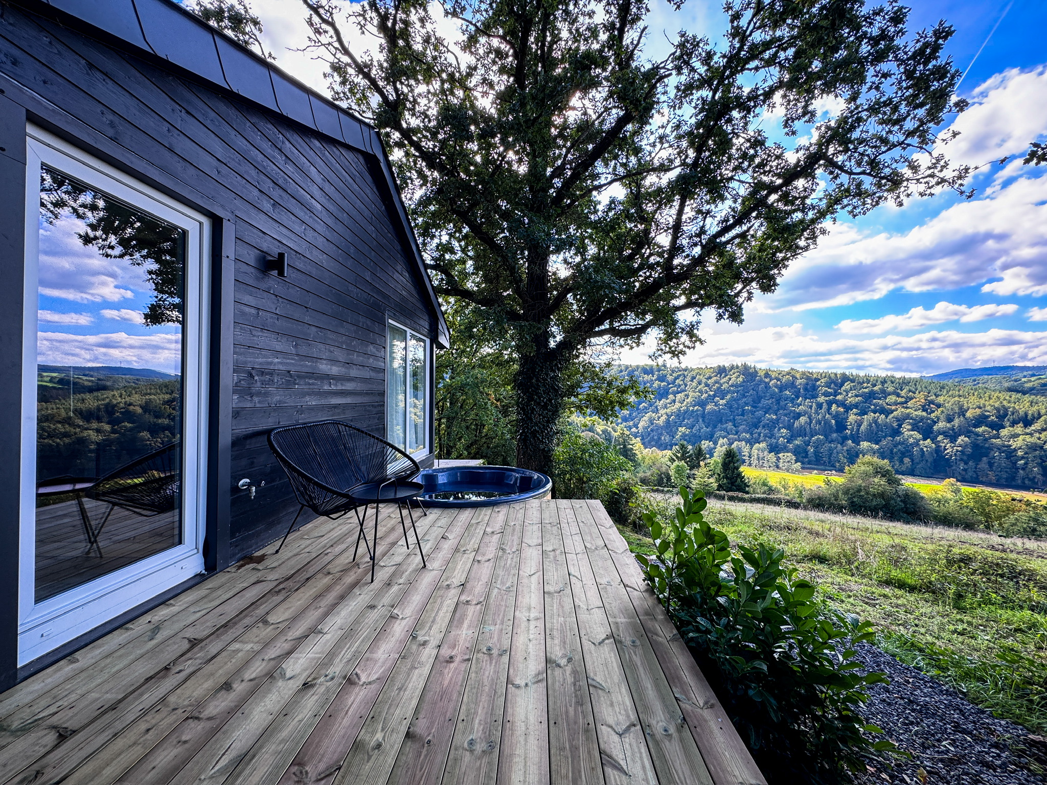 gallery.images.outdoorDeck