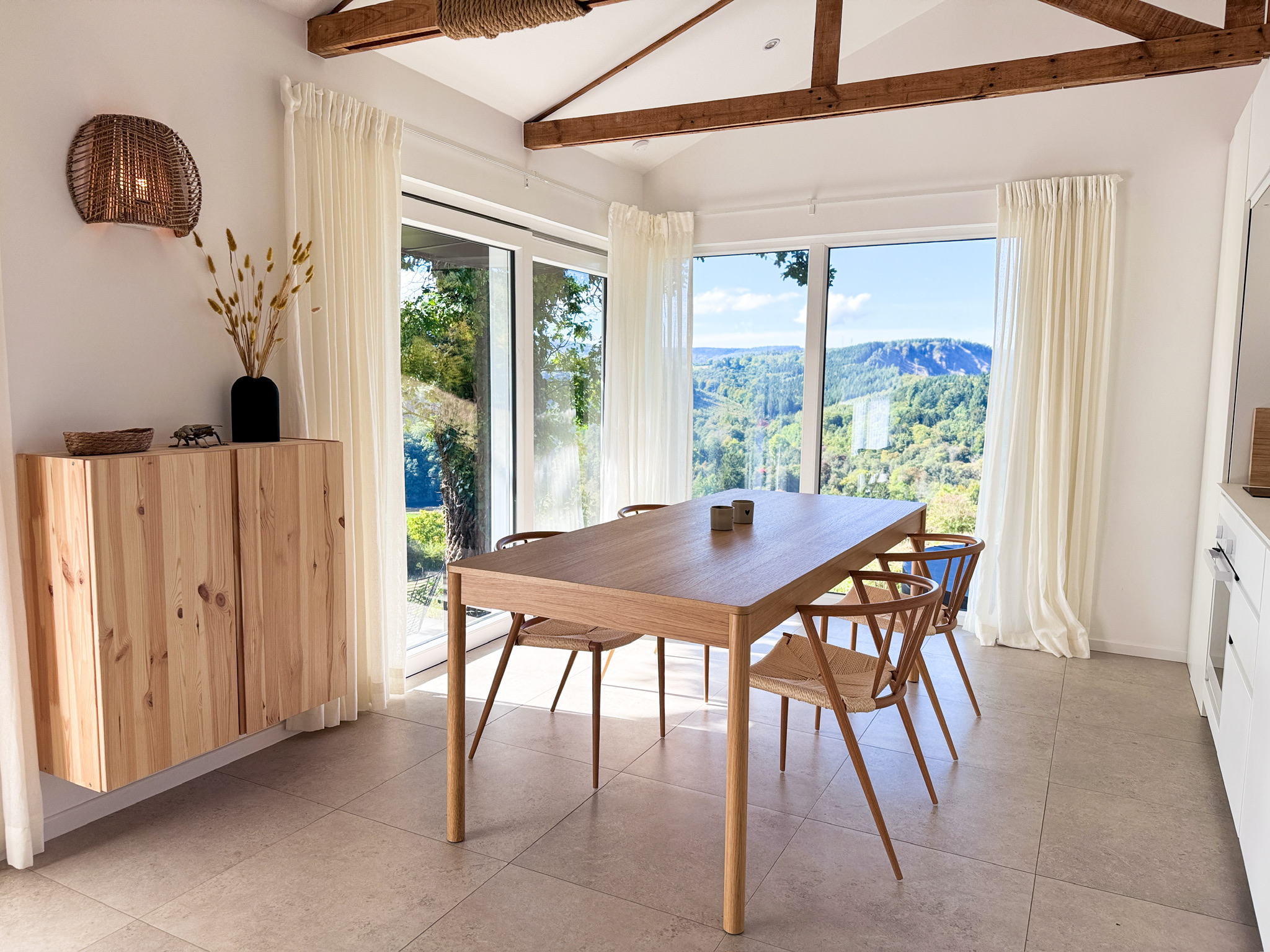 gallery.images.dining